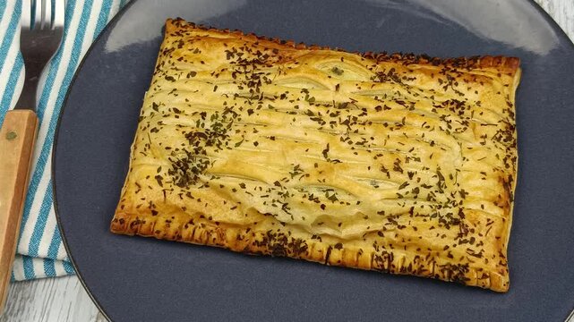 feuillantine comtoise, en gros plan, dans une assiette