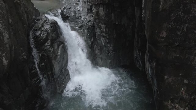 綺麗な滝ドローン空撮, waterfall