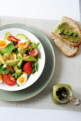 grilled chicken with vegetables and salad