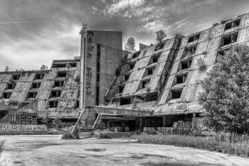 Hotel Igmann - Bosnien-Herzegowina, geschlossen seit 1983 und heute als Lost Place ein beliebtes...