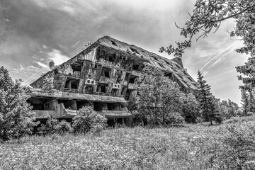 Hotel Igmann - Bosnien-Herzegowina, geschlossen seit 1983 und heute als Lost Place ein beliebtes...