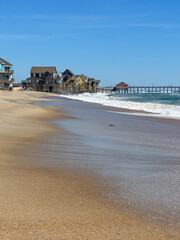 Beach houses at the water's edge in a coastal ocean landscape in the Outer Banks