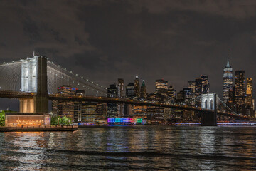 Obraz premium New York City panoramic view, downtown, Brooklyn bridge