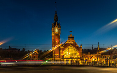 Obraz premium gdansk railway station at night 