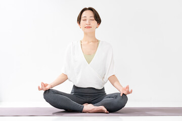Fototapeta premium ヨガをする女性