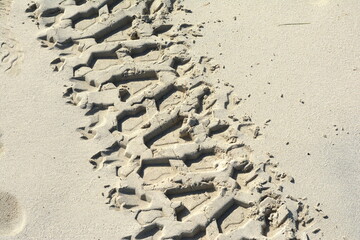 trace tyre desert sand background