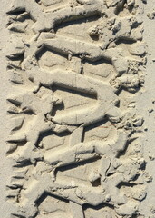 trace tyre desert sand background