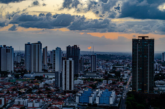 Por Do Sol Na Selva de Pedras