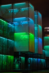 Obraz premium A futuristic glass greenhouse with plants, illuminated by neon lights, creating an enchanting and modern scene.