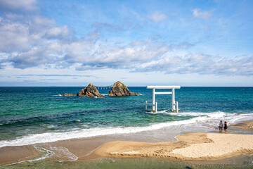 青空に映える糸島・二見ヶ浦