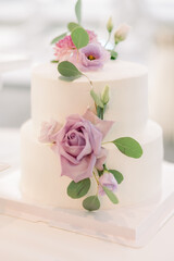 wedding cake with roses