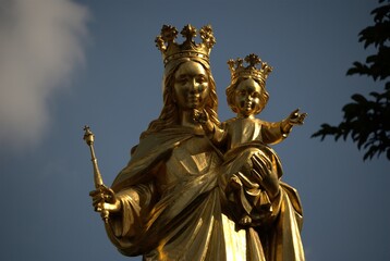 Creencias religiosas en Caracas.
En Venezuela existe una gran Fe y una religión predominantemente católica, con muchas iglesias e imágenes.