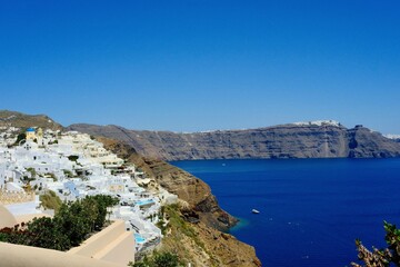 Obraz premium Traditional Greek village/town with sea view 