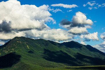 Fototapeta premium Clouds over the Mountains in Washington State