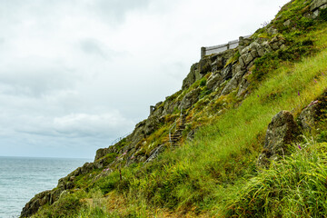 Eine kleine Entdeckungstour am Strand von Porthcurno Beach zum wunderschönen Minack Theatre  - Cornwall - Vereinigtes Königreich