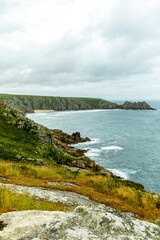 Eine kleine Entdeckungstour am Strand von Porthcurno Beach zum wunderschönen Minack Theatre  - Cornwall - Vereinigtes Königreich