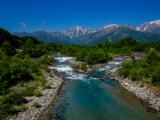 残雪の北アルプスと松川　長野県白馬村