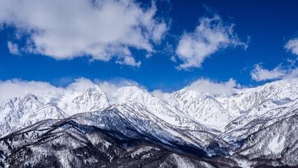Obraz premium 雪に覆われた北アルプス 長野県白馬村