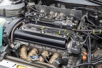 エンジンルーム　engine compartment of a old vehicle