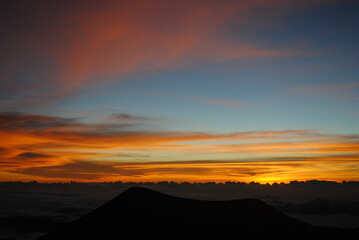 Obraz premium sunset over the clouds in the mountains 