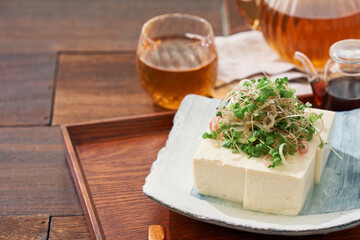 縮緬雑魚をのせた冷奴