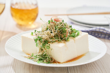 縮緬雑魚をのせた冷奴