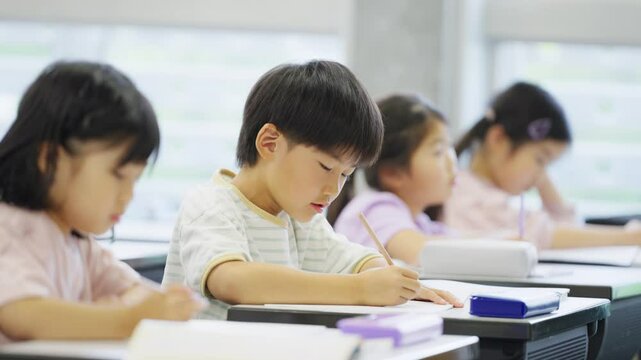 小学校授業風景