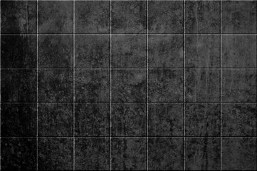 Kachelwand schwarz als grunge Hintegrund oder urbane Textur
