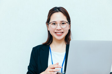 	講師　セミナー　ビジネスウーマンBusiness woman working with a PC