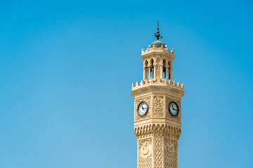 Obraz premium Izmir Clock Tower located in Izmir Konak square on a sunny day