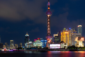 Obraz premium Urban skyscrapers in Shanghai at night
