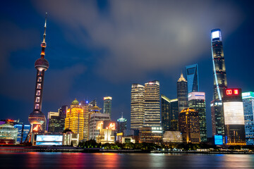 Obraz premium Urban skyscrapers in Shanghai at night
