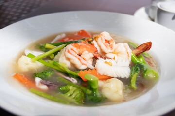 Gravy seafood with kale and carrot sauce served with fried noodles (Rad-Na Ta-lay).