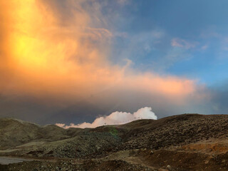 Beautiful sky overlooking clouds and mountains