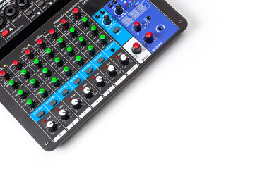 8-channel mixing console for connecting microphones and musical instruments.