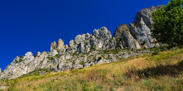 Rock Mass of Pe&ntilde;a Luenga, Montes Obarenses, Haro Region, P&uacute;lpito de la Rioja, Cellorigo, La Rioja, Spain, Europe