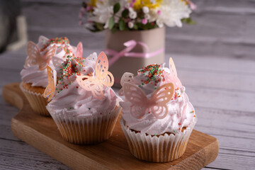 food, cake, muffin, cupcake, bakery, baked, sweet, pastry, homemade, snack, flowers, tasty, dessert, delicious, sugar, meal, background, fresh, table, wooden, photography, treat