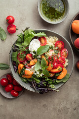 salade fraiche tomates abricots pesto basilic mozzarella burrata