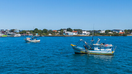 Pescadores artesanais de camarão no litoral sul brasileiro / Artisanal shrimp fishermen on the...