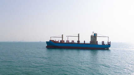 Naklejka premium front view Cargo Container ship the ocean ship carrying container and running for import export concept technology freight shipping by ship