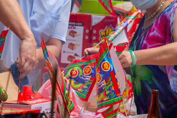 China, Ghost Festival, Purdue, ghost gods, believers, burn incense and pray