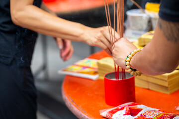 China, Ghost Festival, Purdue, ghost gods, believers, burn incense and pray