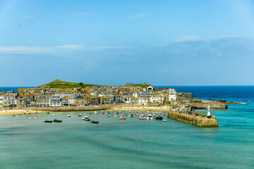 Ein entspannter Strandtag vor der Bucht von St Ives im wunderschönen Cornwall - Vereinigtes...