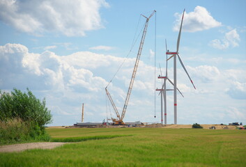 Aufbau neuer Windräder