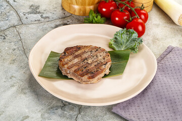 Grilled tuna medallion in the plate