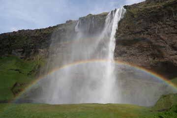 Seljalandsfoss mit Regenbogen
