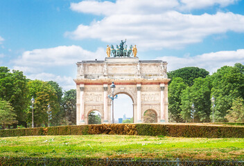 Obraz premium Arc de Triomphe du Carrousel in Tuileries Garden at sunny day, Paris, France, retro toned