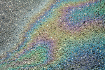 Obraz premium Gasoline on the asphalt, colored stains, abstract background.
