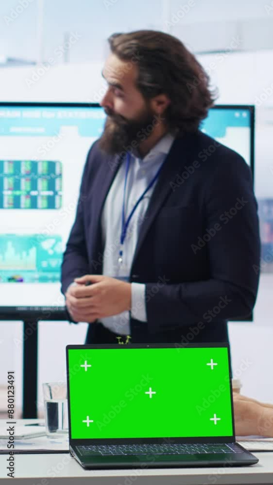 Aufkleber Vertical video Financial adviser presents market analytics on isolated screen laptop to clients, teaching them how to build portfolio. Broker showing stock exchange charts on chroma key notebook to