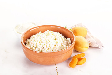 Cottage cheese with apricot and cream